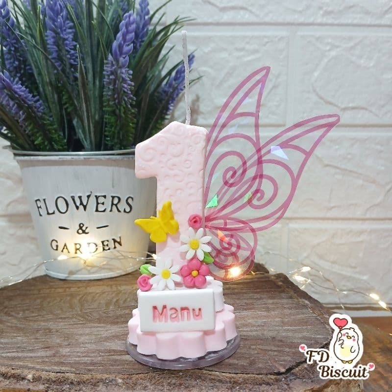 Vela de biscuit tema Fada / Jardim das Borboletas personalizada com nome para festa de aniversário