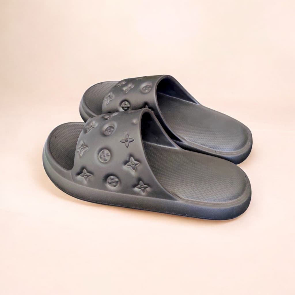 Slide Feminino Impermeável com Texturas Delicadas de Luxo – Chinelo Nuvem Leve, Fashion e Macio🩴✨​