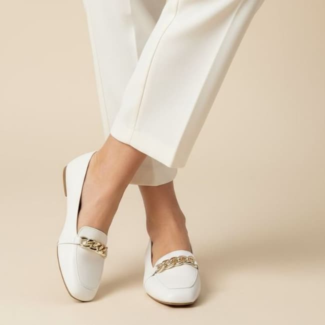 Sapatilha Feminina Confortável Luxo Elegante Sapato Feminino Mocassim Bico Quadrado Off White Corrente