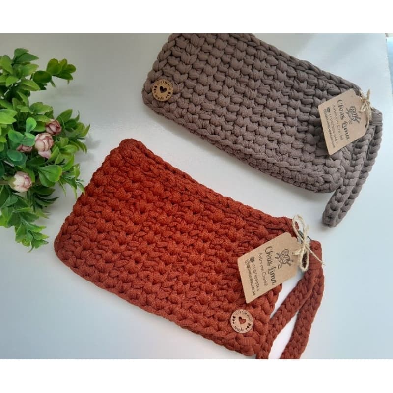 Carteira de Mão em Crochê/fio de malha/necessaire/porta celular e documento 20cmx10cm