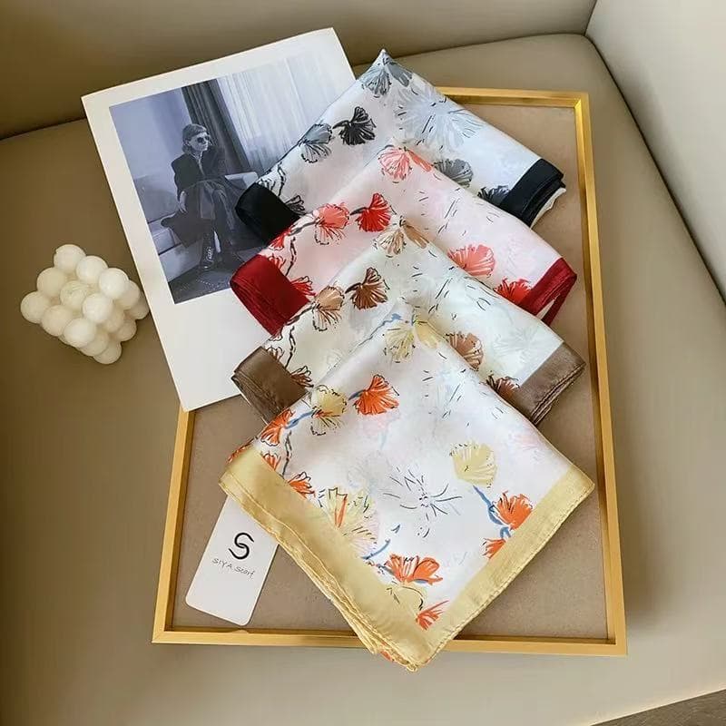 Lenço Feminino de Cetim com Estampa Floral Preta – Toque Suave e Elegante90*90