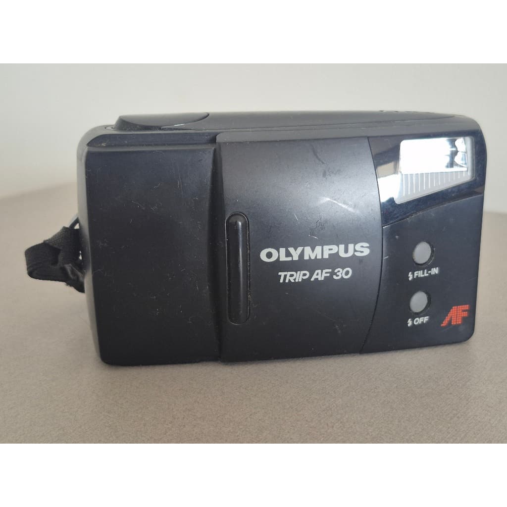 Máquina fotográfica Olympus TRIP AF30 (não funciona)
