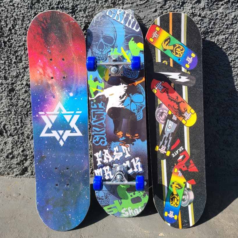 Skate SemiProfissional Montado Com Lixa Antiderrapante Adulto e Criança Promoção 77cm Presente de natal