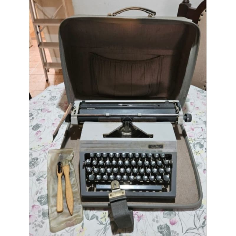 máquina de escrever erika alemã tamanho médio
