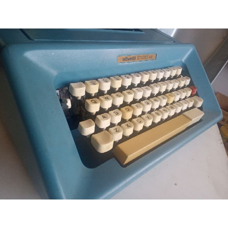 Máquina de escrever Olivetti Studio 46
