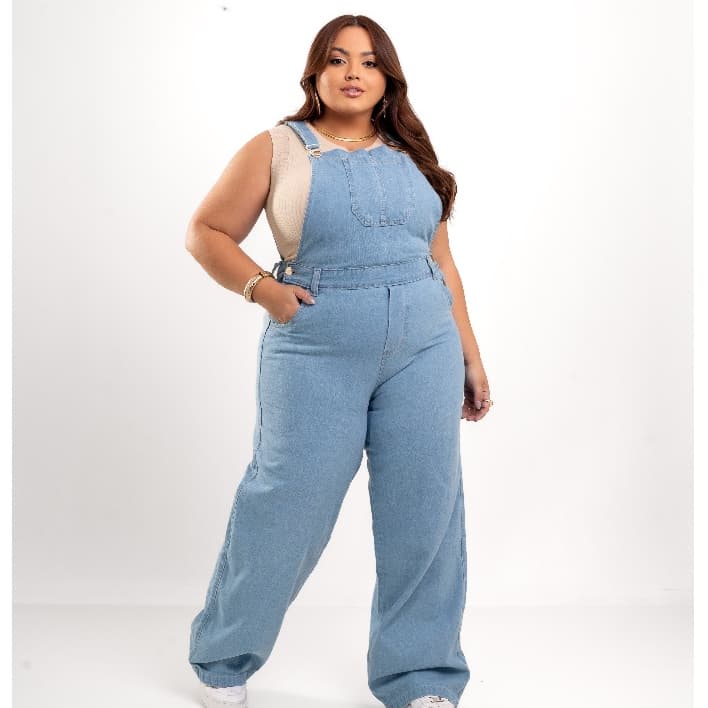 Jardineira Calça Jeans Plus Size Cintura Alta Pantalona