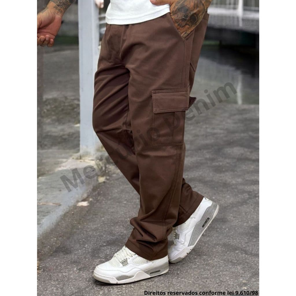 Calça Masculina Cargo Sarja Colorida Cos Elástico Skatista Militar Trilha Marrom/Caqui