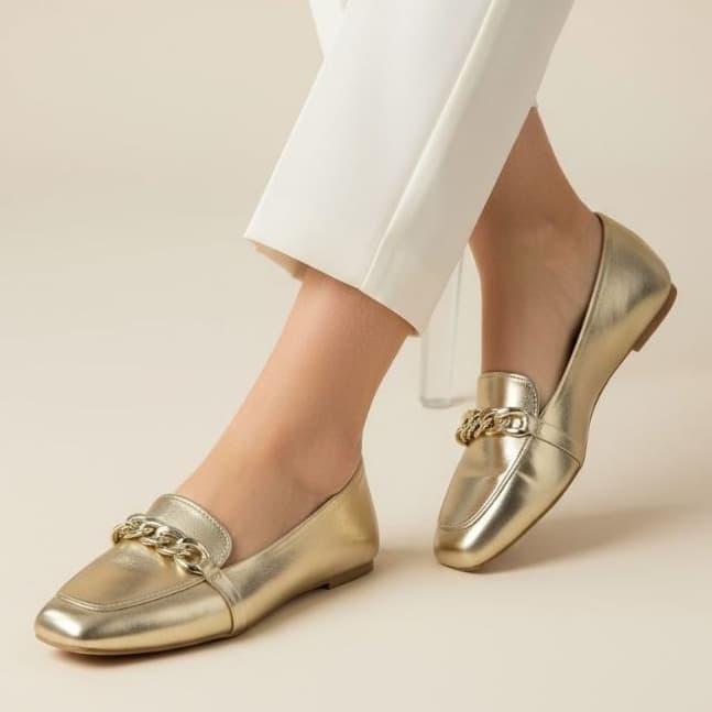 Sapatilha Feminina Mocassim Bico Quadrado Corrente Confort Casual Metalizado Ouro Light.vipcalcadosjau