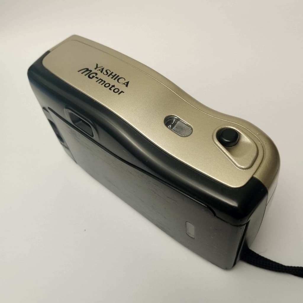 Camera Fotografica Analógica Yashica MG Motor - Prata
