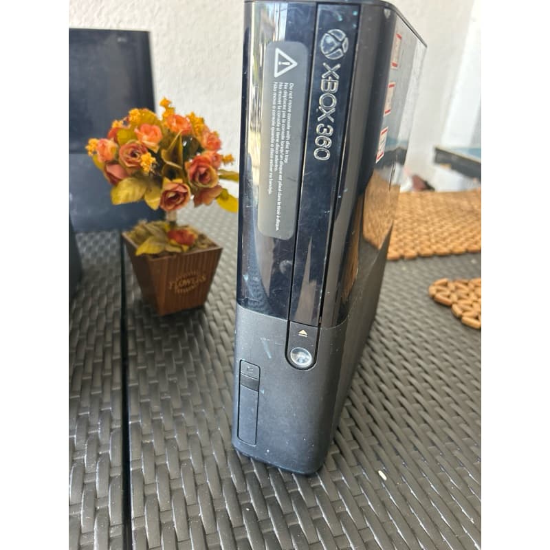 Xbox Super Slim pra peças ou decoração completa todos componentes