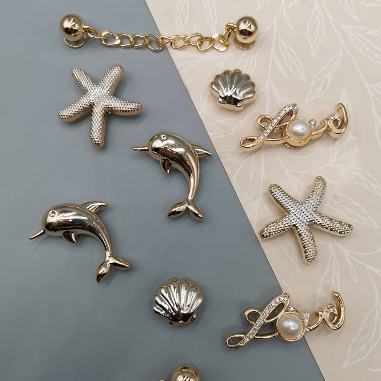 Kit com 10 Peças Pins | Bottons Dourado para Babuches Diversas Decorações - Praia  Conjunto Premium