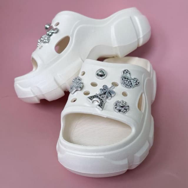 Chinelo Saltinho Babuche Glow com Acessórios Leve e Confortável