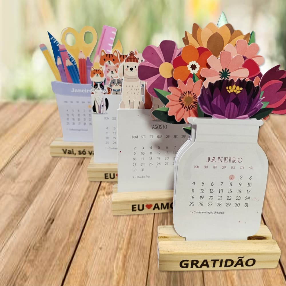 Calendário de Mesa 2026 – Silhueta Decorativa + Base em Madeira Pinus