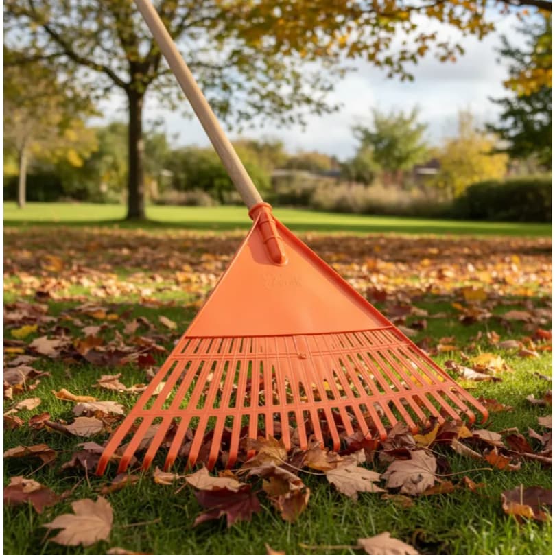 Vassoura Plástica com 22 Dentes sem Cabo Limpeza Jardim Grama