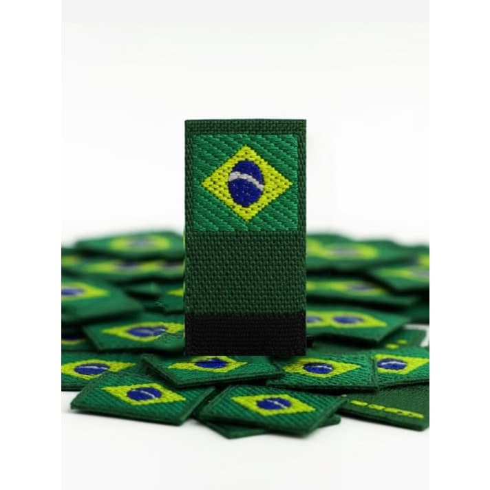 100 Etiquetas Bandeirinha do Brasil 20x10mm – Para Costura em Roupas, Bonés, Calçados e Acessórios