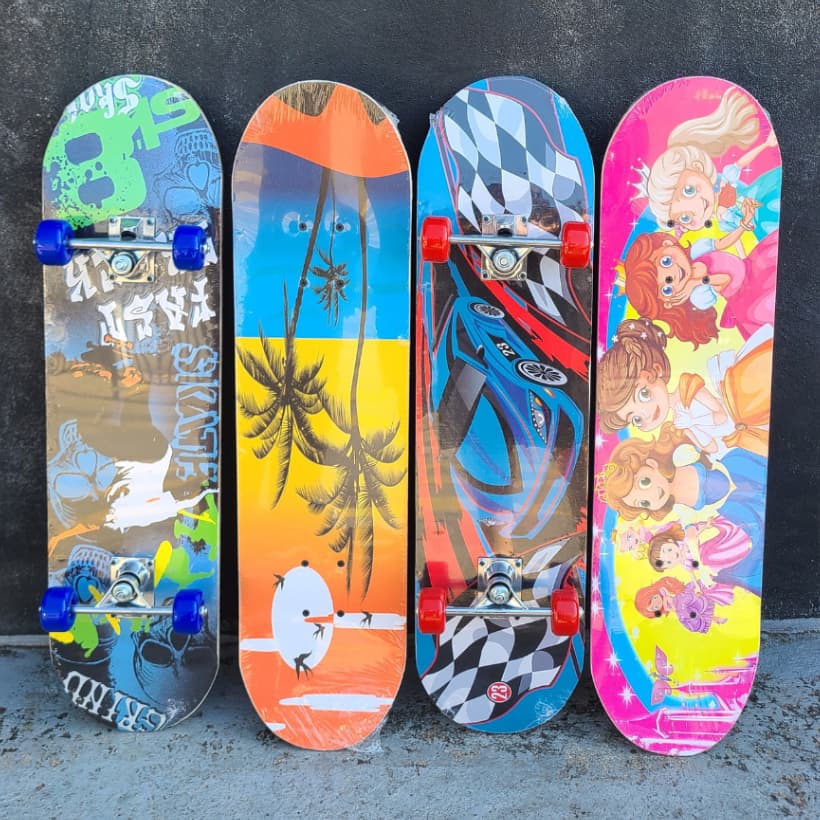 Skate Iniciante Semiprofissional Com Lixa Antiderrapante completo pronto para andar para crianças e adultos 77cm