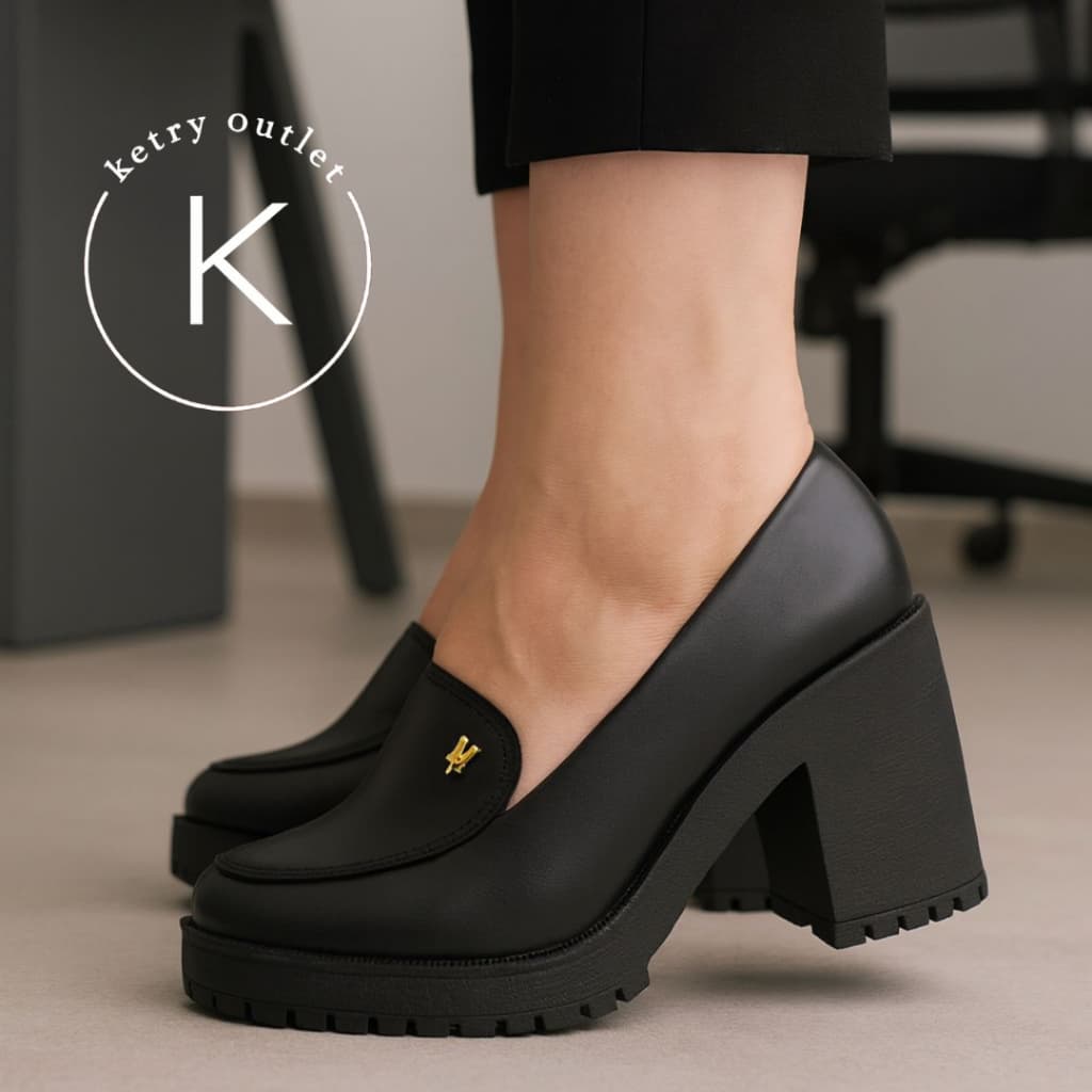 Sapato Mocassim Salto Médio Tratorado Slip On Casual Com Metal