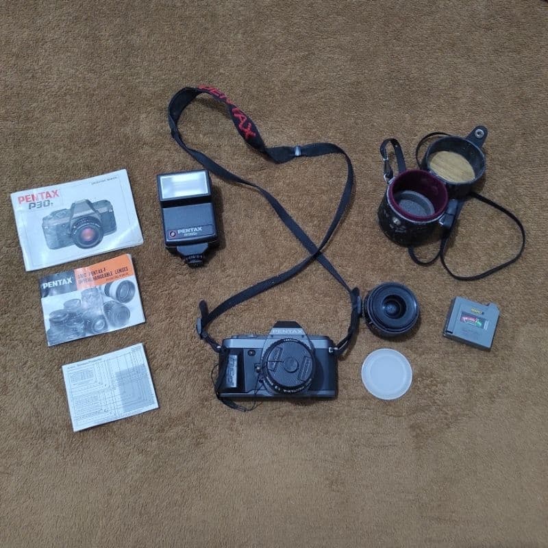 Câmera Analógica Pentax p30 com duas lentes e acessórios