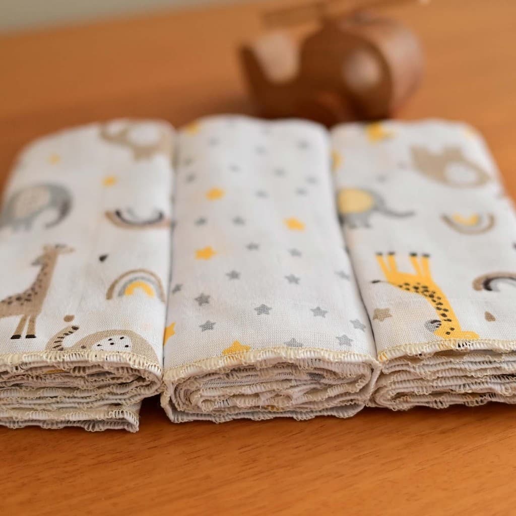 Kit com 03 Fraldas Luxo com estampa 68cm x 70cm