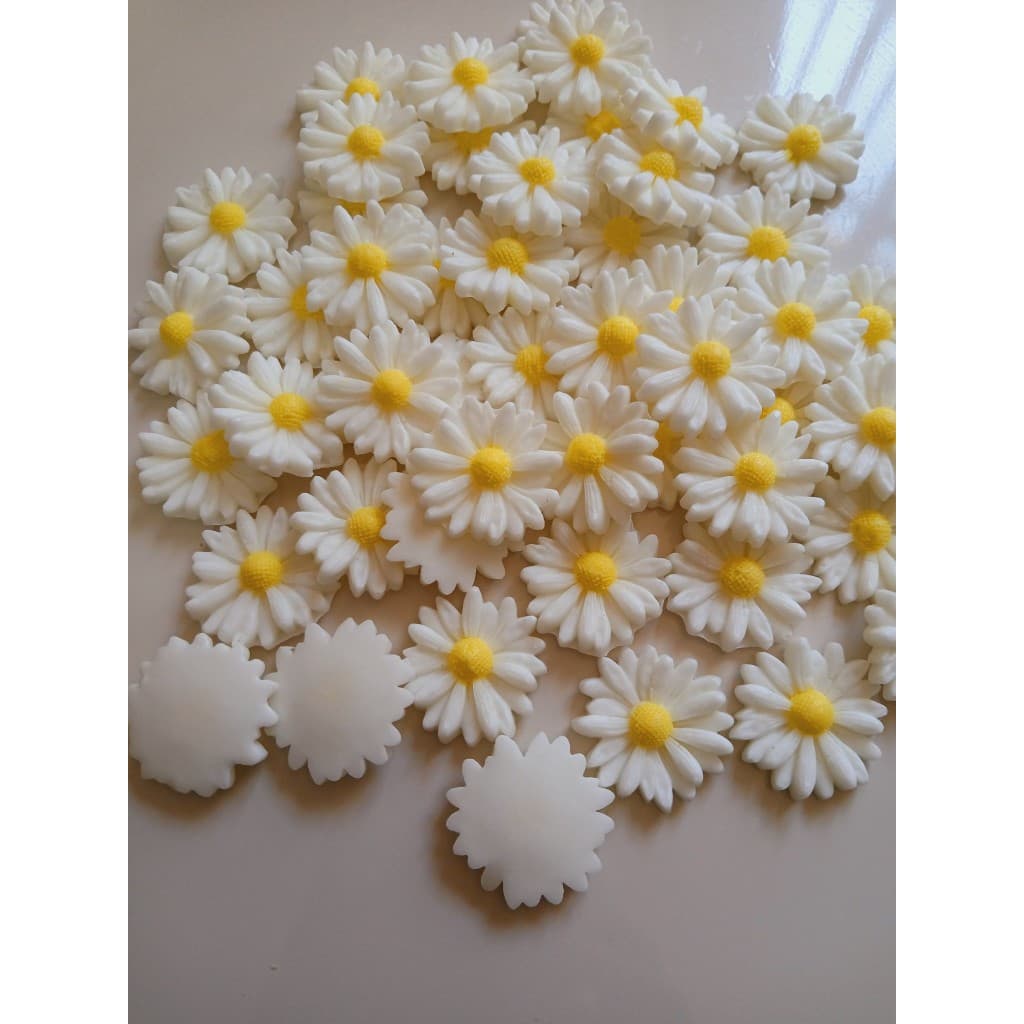 kit 40 unidades de sabonete artesanal, formato margarida, para mimo ou lembrancinha