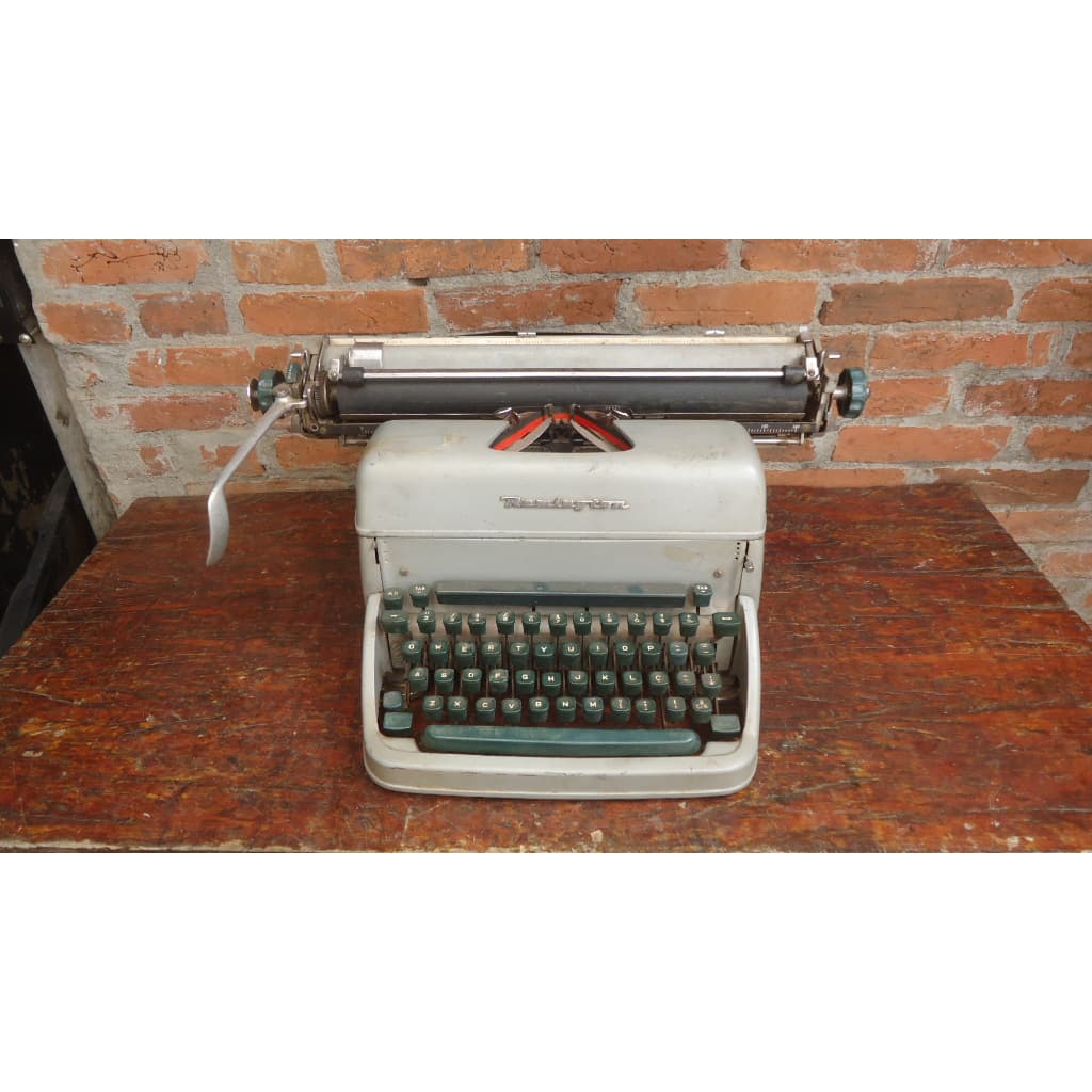 com defeito  antiga maquina de escrever remington