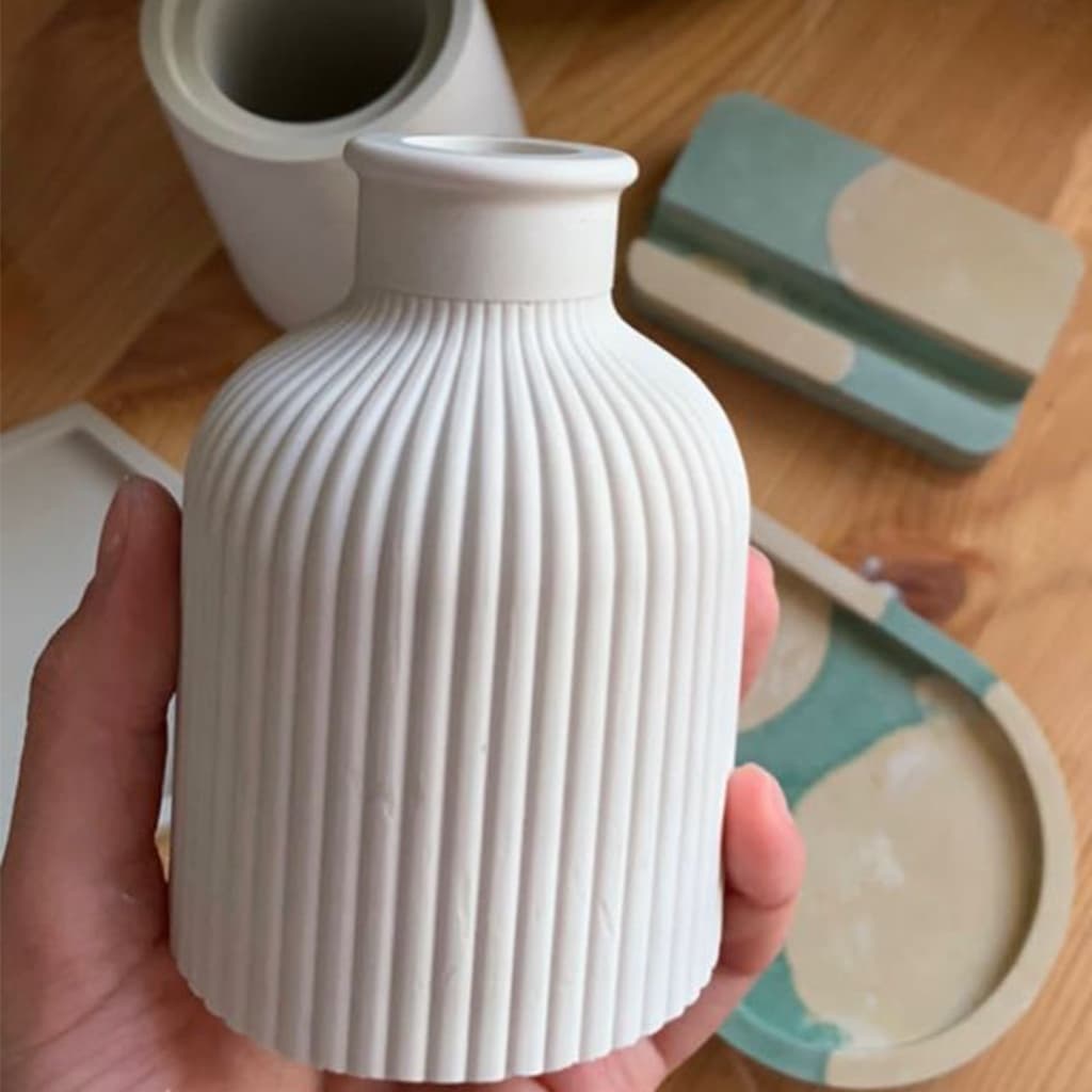 Garrafinha de Gesso Cru – Kit com 12 Unidades para Artesanato, Lembrancinhas e Centro de Mesa