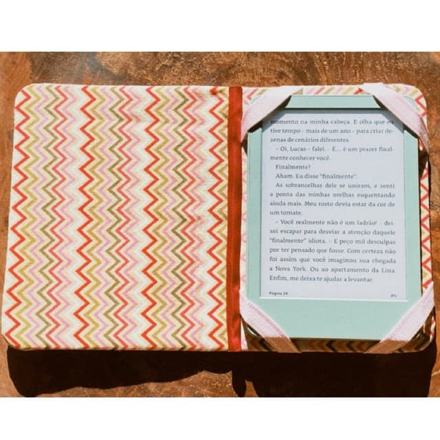 ✨ Capinha Artesanal para Kindle – Proteção Elegante e Durável! ✨