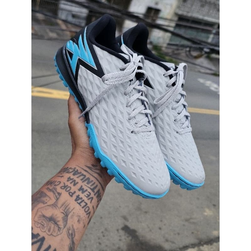 Chuteira Society Oxn Alta Performance e Durabilidade