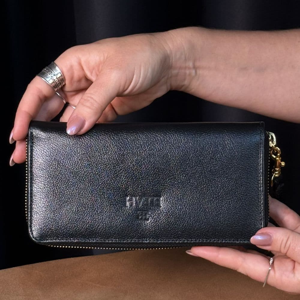 Carteira Feminina Couro Legitimo Eleah Porta Cartão Fechamento Zíper Dourado Preto