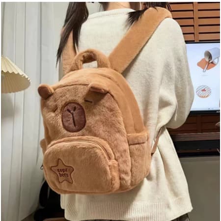 Mochila Infantil Feminina em Pelúcia Capivara Fofa e Aconchegante