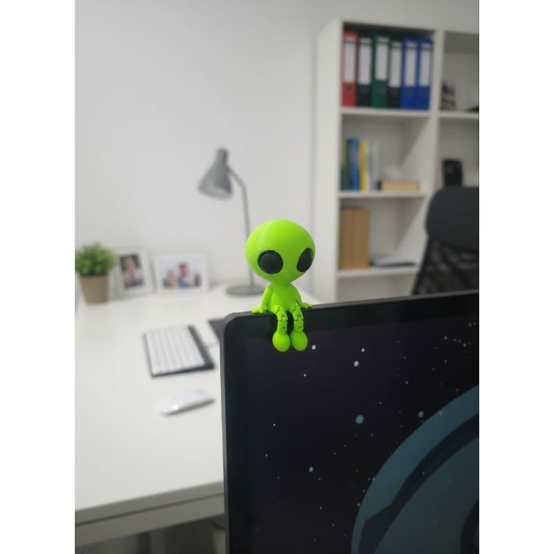 Alien Bebê Articulado – Decoração Geek Gamer e Colecionável
