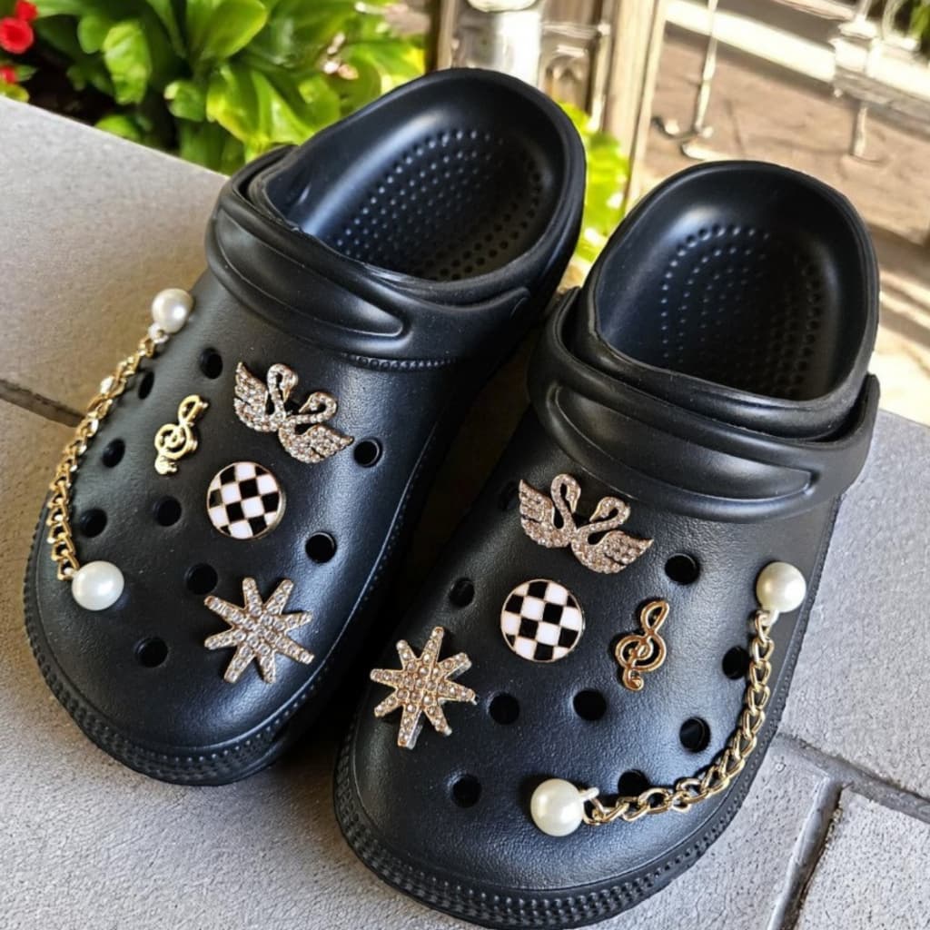 Babuche Feminina Scaleno Casual Conforto – Kit com 8 Bottons Sortidos + Corrente