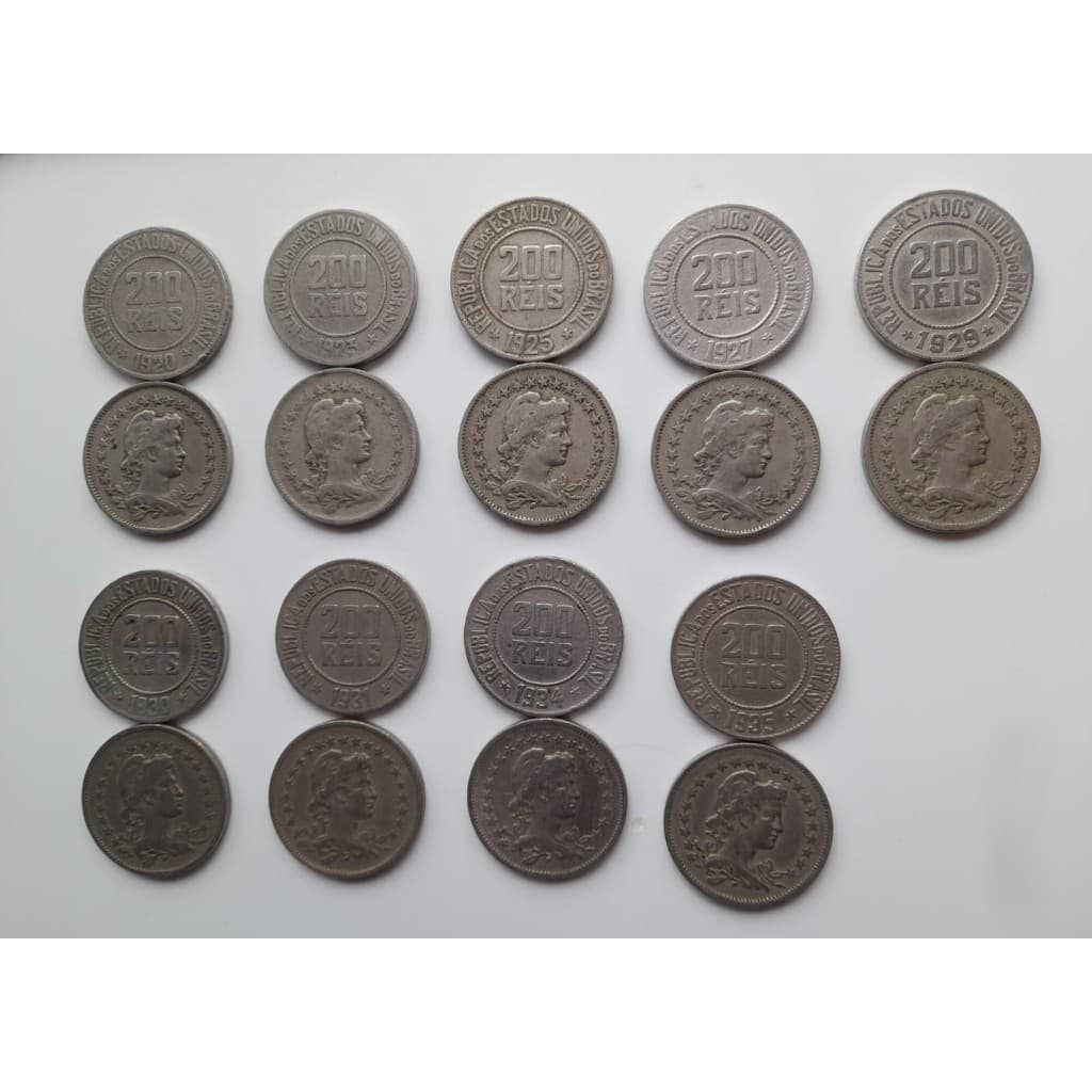 Moedas 200 réis, 1ª República/2ª Série, muito bem conservadas (MBC).