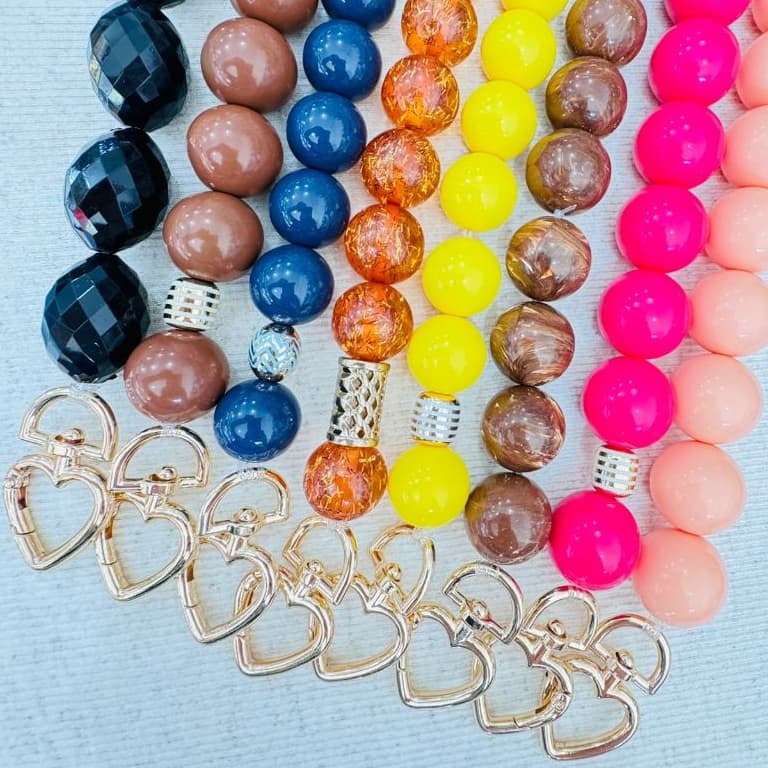 Alça de Bolsa Mão Braço Perolada Resina e Pedrarias Com Coração - 36Cm