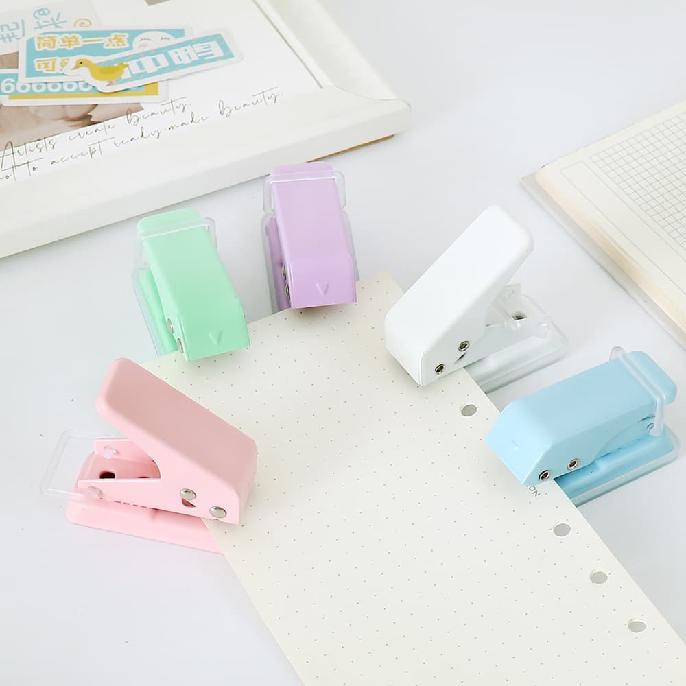 Mini Perfurador Manual 6mm - Papelaria DIY Estudante! Furo redondo pequeno para folhas soltas, prático e portátil