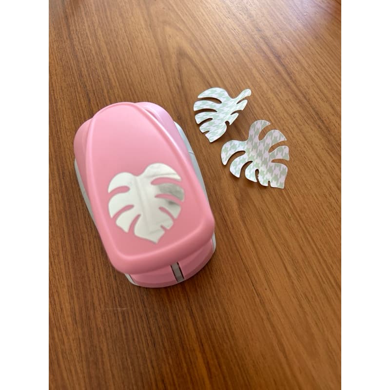 Furador perfurador de papel em formato de borboeta e fola para junkjournal, scrapbook , papelaria criativa e artesanato