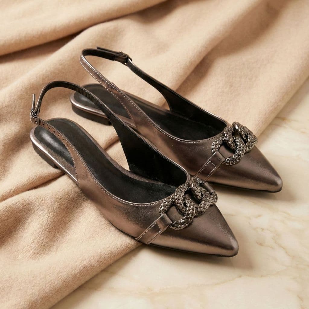 Sapatilha Slingback Feminina Bico Fino com Corrente Prata Velho Flat Confortável Elegante