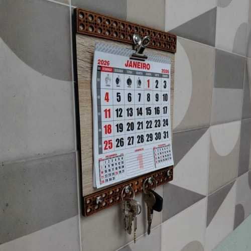 Calendário Porta Chaves 2026 12 Folhas Médio MDF