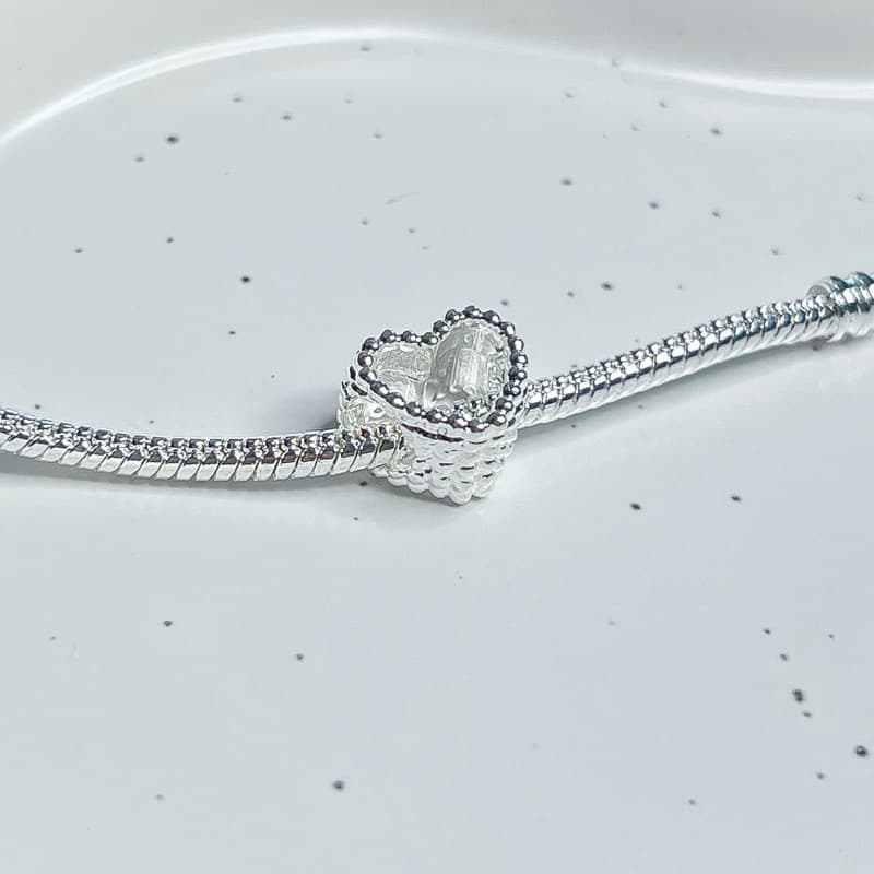 Berloque Coração Vazado Banhado a Prata 925 Amor Namorados Presente