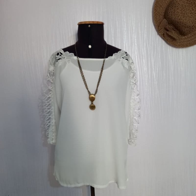 BLUSA BRANCA - TAM P (Verifique as medidas na descrição antes finalizar compra)
