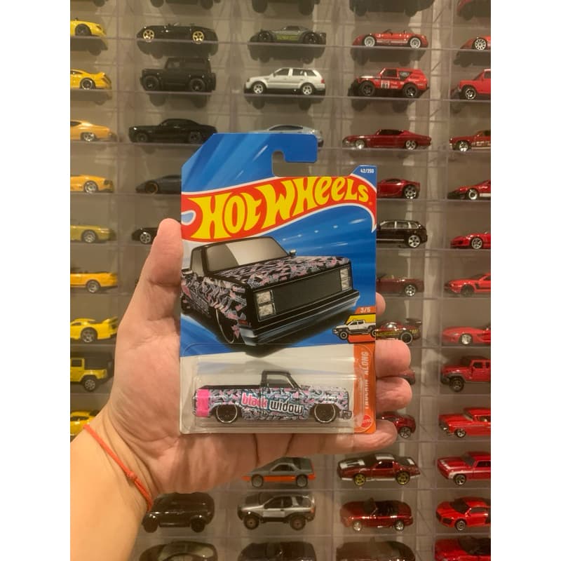 Chevy Silverado Black Widow Hot Wheels