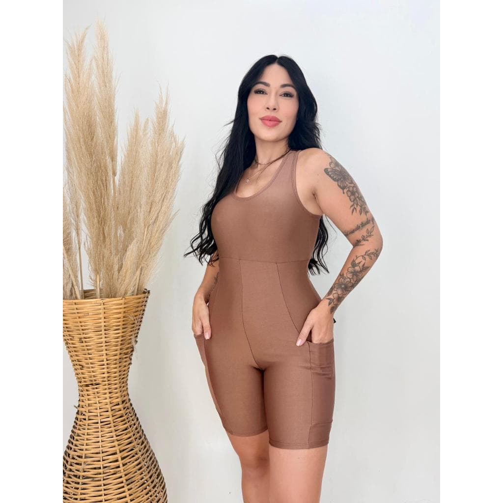 Macaquinho Fitness Confort Versátil Zero Transparência com Bolsos Laterais