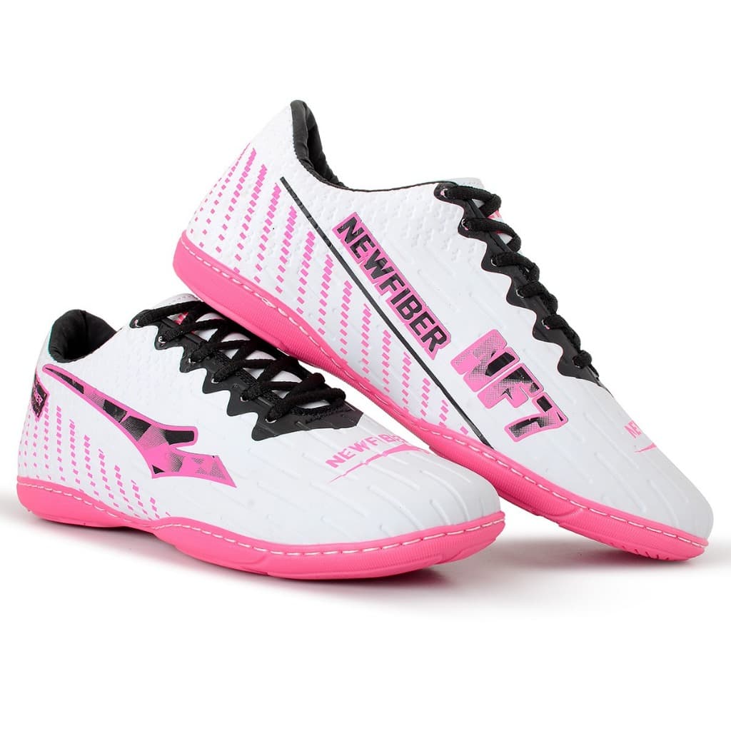 Chuteira Profissional – Cabedal Reforçado e Sola com Aderência Total