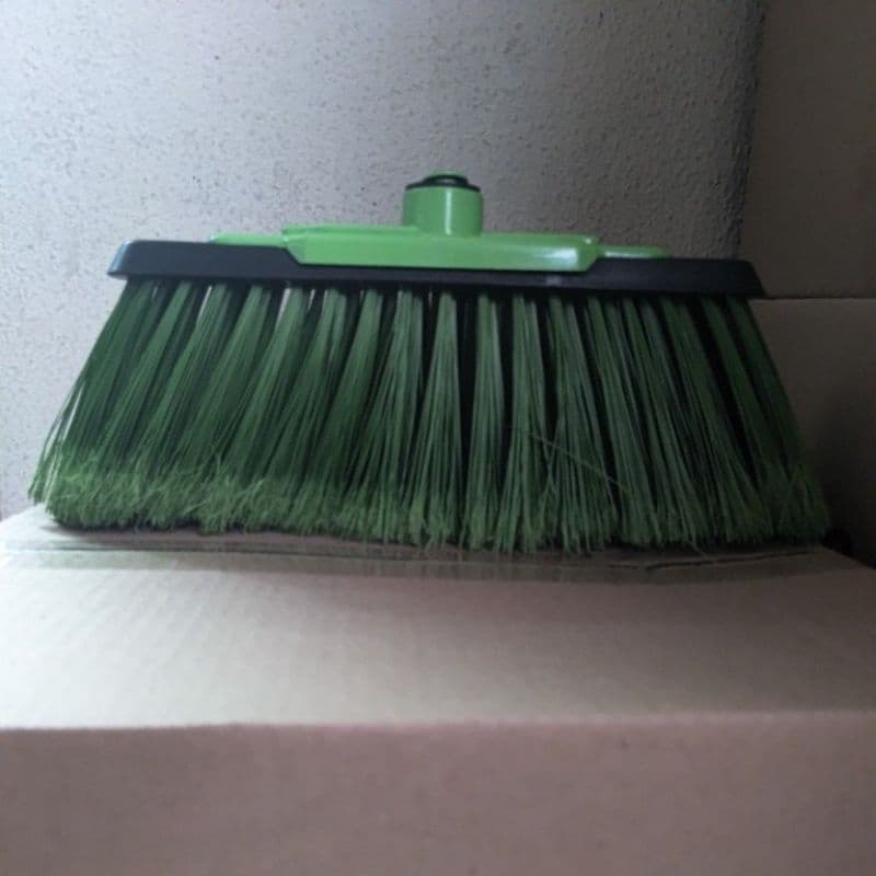 vassoura grande e cheia extra 1 un sem cabo