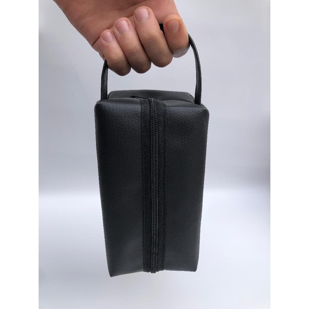 Necessaire Couro Sintético Estojo Brinde Lembrancinha Banho Feminino Masculino Viagem Academia Grande Impermeável