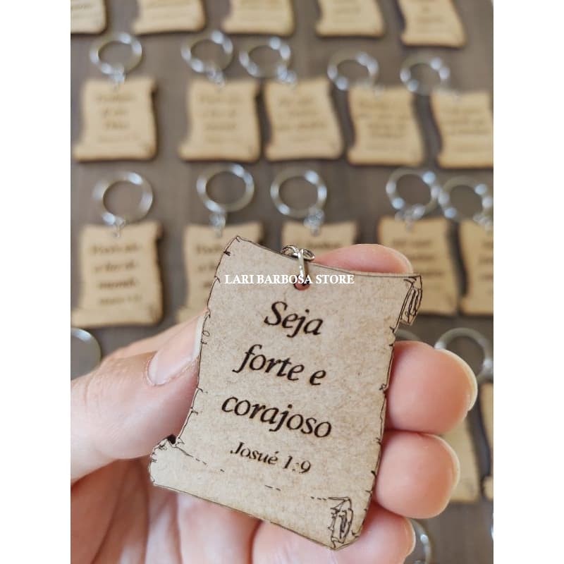 20 Chaveiros  Pergaminho Versículos Sortidos Bíblicos MDF  vão prontos montados lembrancinha cristã