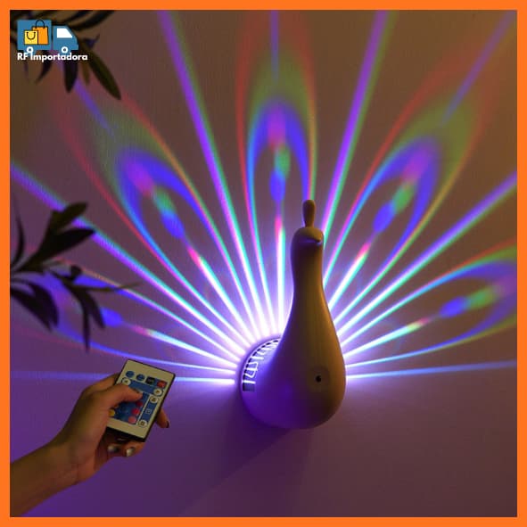 Luminária De Parede Projetor Pavão LED 7 Cores Com Controle Remoto Carregamento USB