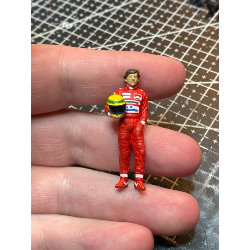 Boneco miniatura em escala 1/43 Piloto Ayrton Senna