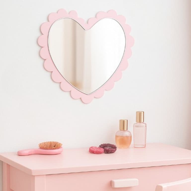 Espelho Coração Decorativo Quarto Menina Infantil Mini Camarim Penteadeira Parede Mdf e Acrílico