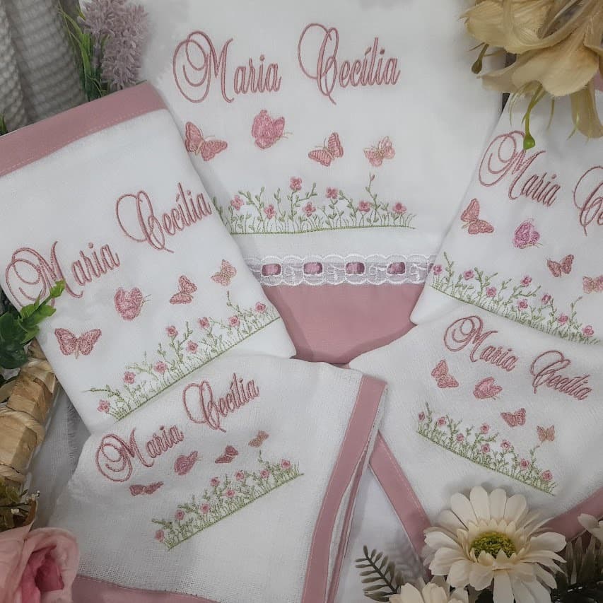Kit 4 pças -Toalha De Capuz  + Toalha Fralda + Fralda + Lencinho de Boca Para Menina Personalizado